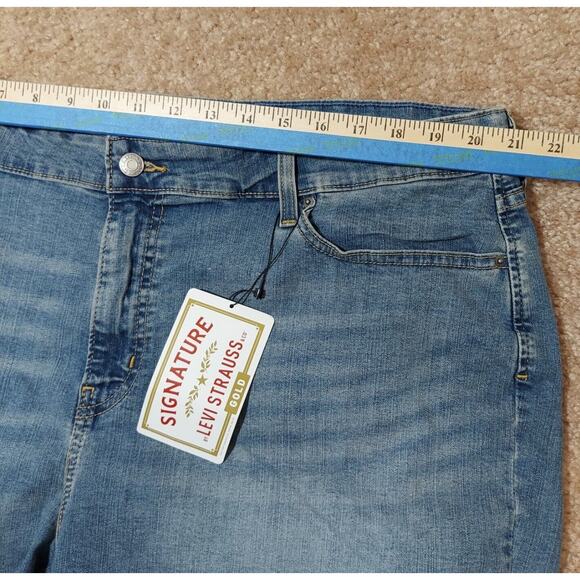 Levi's NWT Mid Rise 5" Shorts Womens Plus Sz 22 (Waist 36) Denim Cutoff Cuffed - Picture 4 of 11
